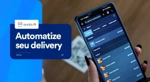 imagem azul com uma foto de celular dando a ideia de ter um sistema completo para restaurantes na palma da mão