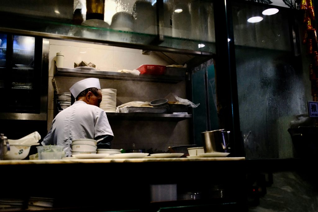 imagem que mostra um restaurante que precisa de um sistema para organizar pedidos de restaurante