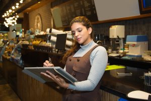 Anota AI Blog 5 4. Personalizacao de cardapio digital por horario