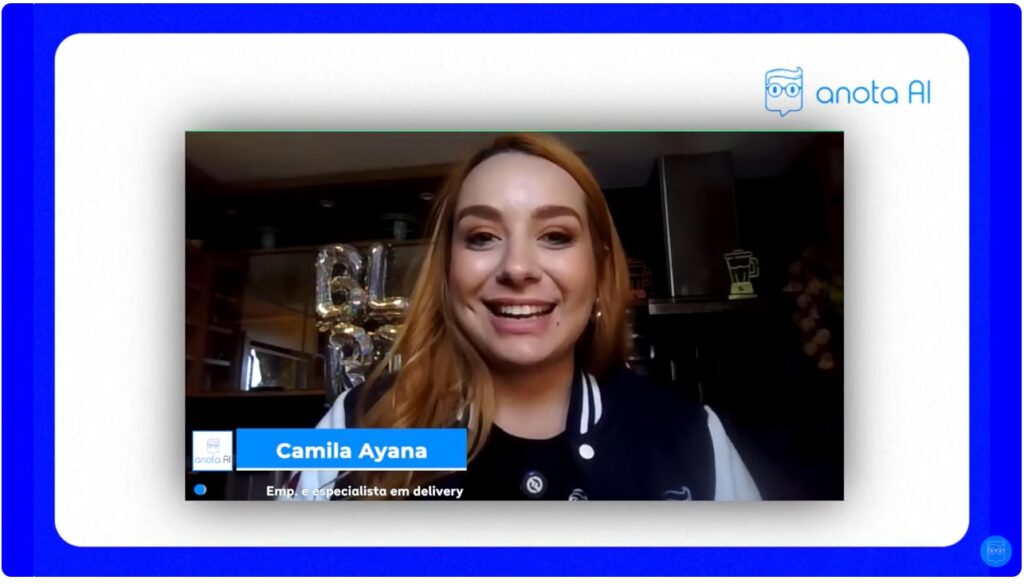 imagem de camila ayana falando sobre estratégias de cross-sell. Ela tem a pele branca, olhos escuros e cabelos ruivos.